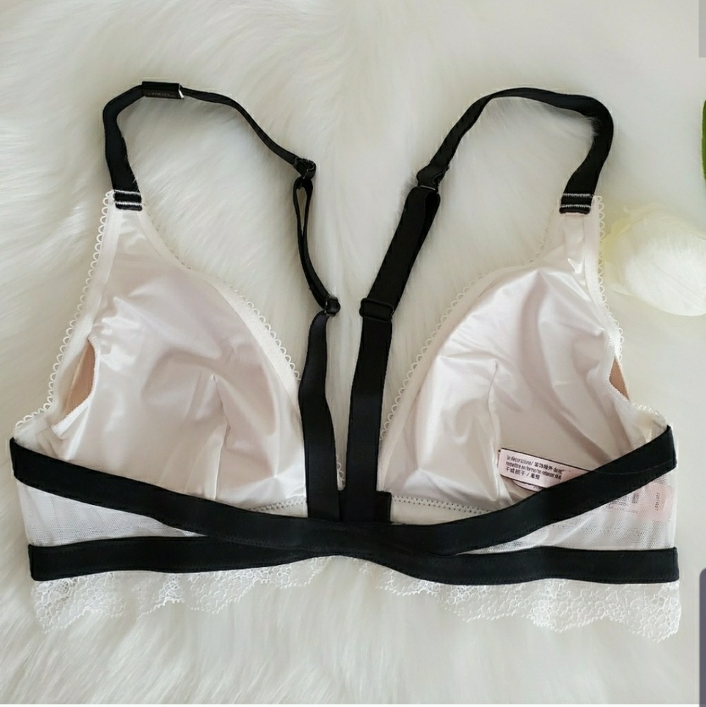 VICTORIA'S SECRET BRALETTE SIZE M (Front close) - Picture 2 of 3